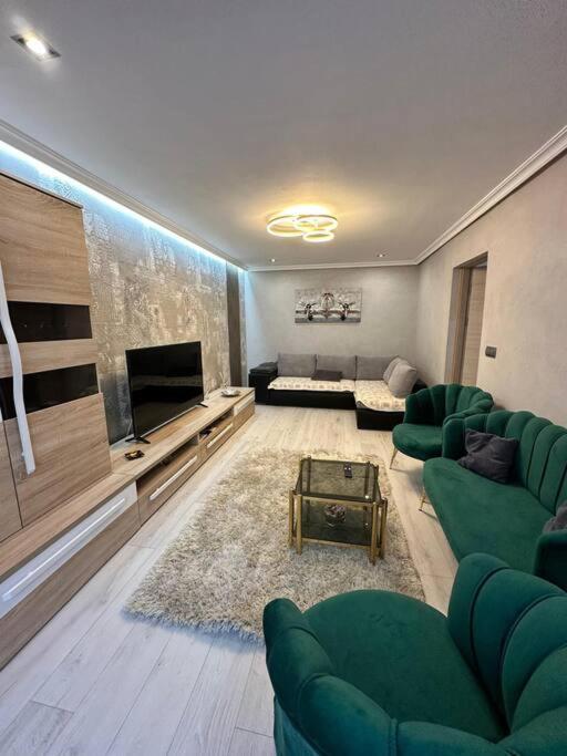Stylish Apartment In Dambu Marosvásárhely Kültér fotó